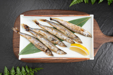 日式料理烤炸物烤多春鱼