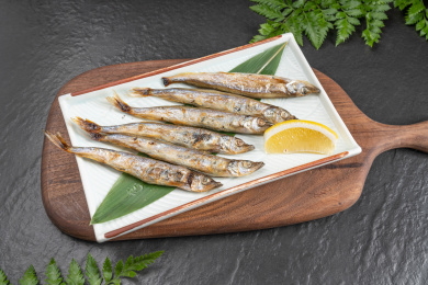 日式料理烤炸物烤多春鱼