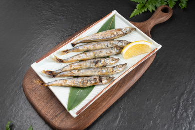 日式料理烤炸物烤多春鱼