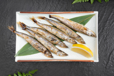 日式料理烤炸物烤多春鱼