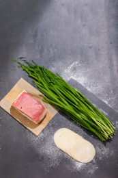 新鲜韭菜猪肉饺子食材俯拍