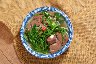 一碗猪红韭菜汤