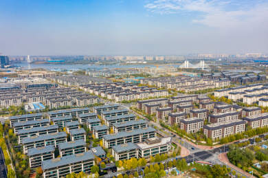 航拍河南郑州郑东新区北龙湖南岸高端住宅区