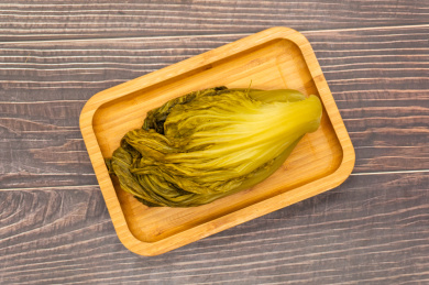 木桌背景新鲜食材酸菜