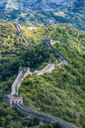 北京怀柔慕田峪长城的春夏风光