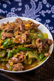 牛肉炒苦瓜美食