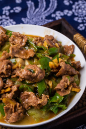 牛肉炒苦瓜美食