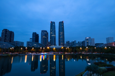傍晚成都金融城建筑群风光