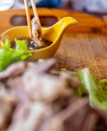 中国蒙古族传统餐饮美食手扒肉手抓羊肉