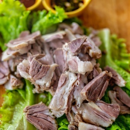 中国传统特色美食手扒肉手抓羊肉特写镜头