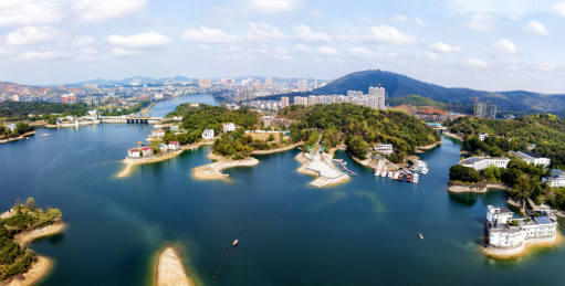 赤壁陆水湖玻璃桥和长江大桥