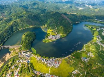 广西蒙山县福利水库金秋风景