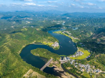 广西蒙山县福利水库金秋风景