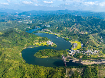 广西蒙山县福利水库金秋风景
