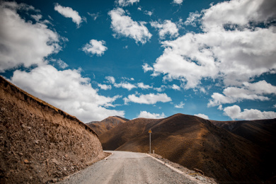 中国西藏昌都地区的山路与县道