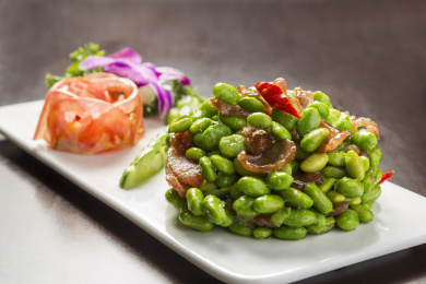 清香甜美的青豆炒广式香肠