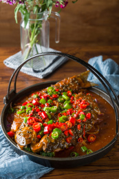 椒麻香辣营养美味的铁锅馋嘴鲩鱼