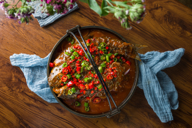 椒麻香辣营养美味的铁锅馋嘴鲩鱼