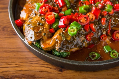 椒麻香辣营养美味的铁锅馋嘴鲩鱼