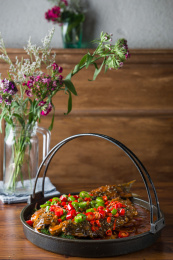 椒麻香辣营养美味的铁锅馋嘴鲩鱼