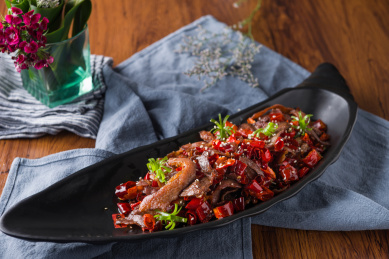 香浓可口的麻辣腊味黄牛肉