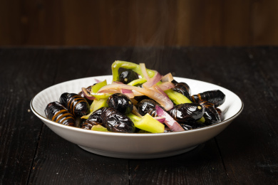 中国东北特色美食干炒茧蛹