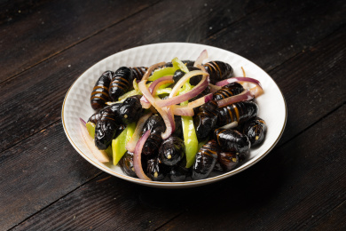 中国东北特色美食干炒茧蛹