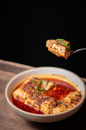 云南特色美食蒸臭豆腐特写镜头