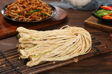 木底上的干萝卜条