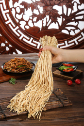 木底上的干萝卜条