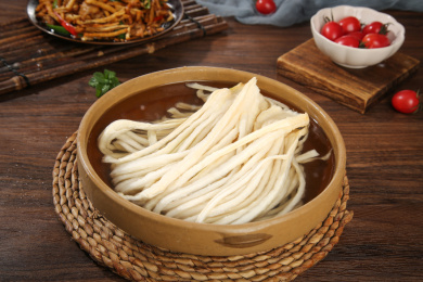 木底上的干萝卜条