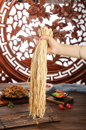 木底上的干萝卜条