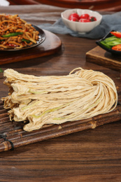 木底上的干萝卜条