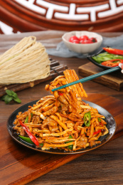 木底上的萝卜条炒肉丝