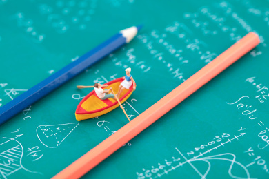 微缩场景划船畅游黑板知识海洋