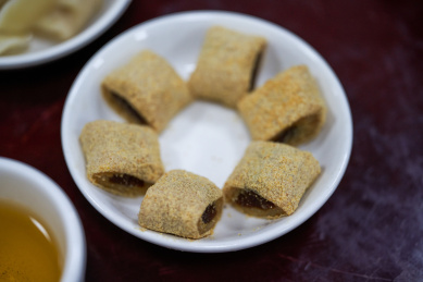 一碟老北京传统甜点小吃，驴打滚