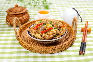 香辣美味特色菜肥羊卷炒鸡蛋