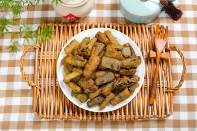 香辣美味特色菜酥炸茄子条