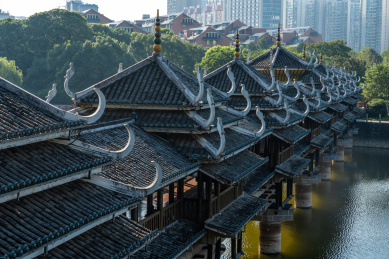 湖南长沙烈士公园跃进湖风雨桥