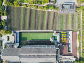 航拍视角下的杭州临平塘栖古镇之御碑公园