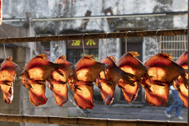 江南农家晒制鱼干