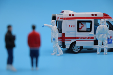 急救120救护车转运微缩模型创意概念