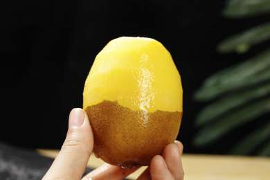 深底上放着佳沛奇异果