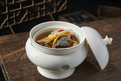 乌鸡虫草鹿鞭枸杞当归滋补汤