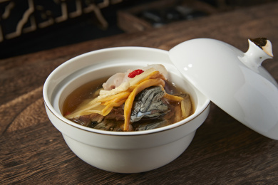 乌鸡虫草鹿鞭枸杞当归滋补汤
