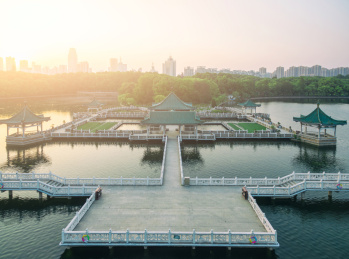 武汉东湖风景区听涛阁碧塘观鱼景区
