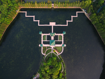 武汉东湖风景区听涛阁碧塘观鱼景区