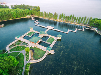 武汉东湖风景区听涛阁碧塘观鱼景区