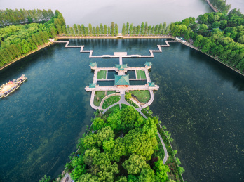 武汉东湖风景区听涛阁碧塘观鱼景区