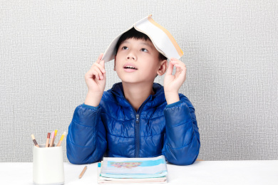 读书调皮捣蛋的小孩
